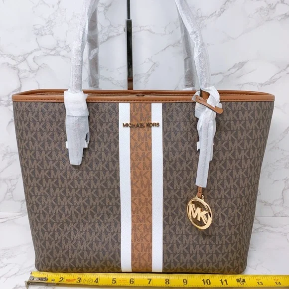 Michael Kors JST Medium Carryall Tote - Picture 4 of 9